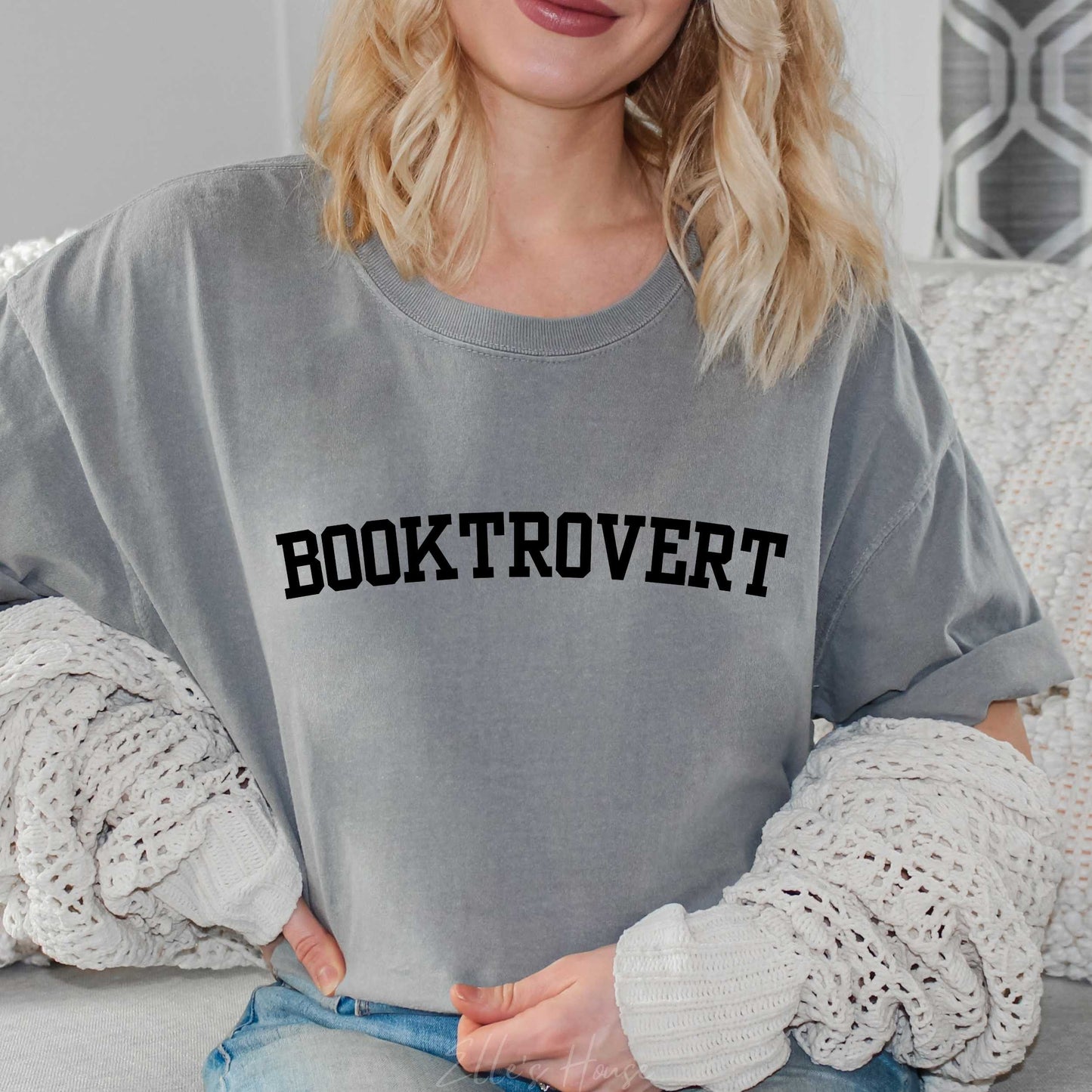 Booktrovert Graphic Tee